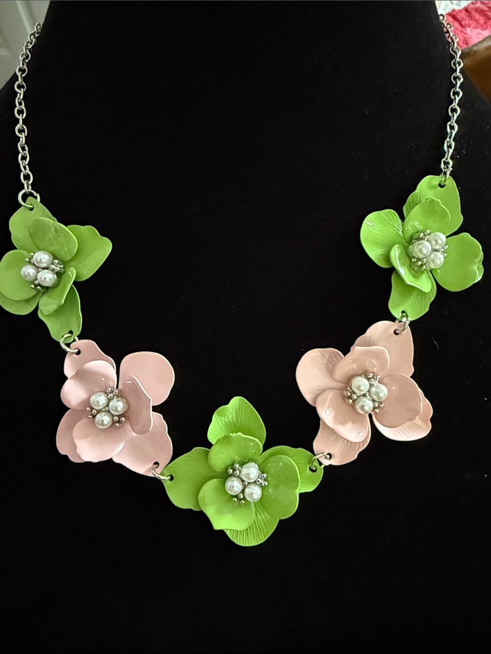 NWT Women’s 11.5” Floral Statement Metal Necklace in Pink and Green with pearls
